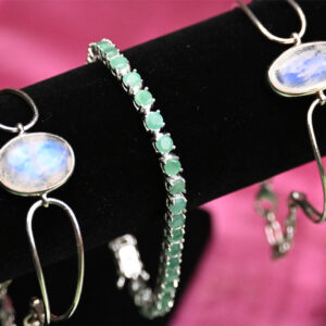 Casual Round Emerald Rocks Silver Tennis Bracelet