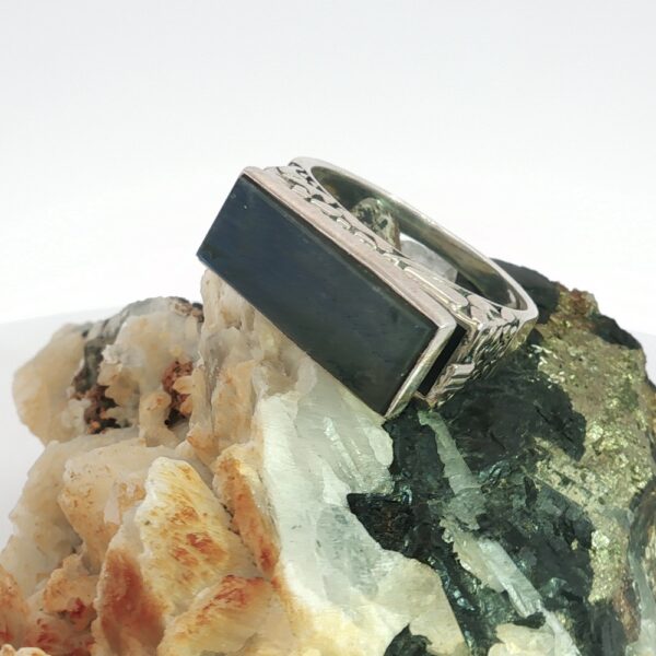 Sterling Silver Men’s Labradorite Ring with Hidden Compartment – Amarocks Men's/Unisex Statement Jewelry - Image 2