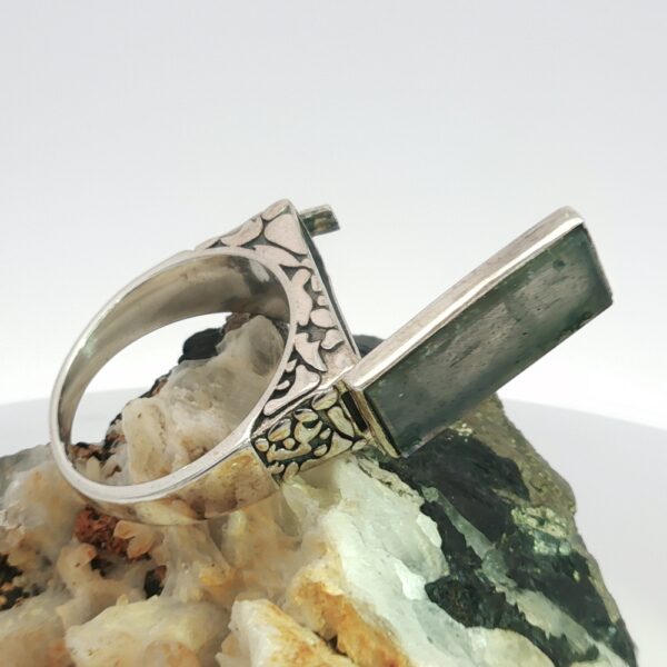 Sterling Silver Men’s Labradorite Ring with Hidden Compartment – Amarocks Men's/Unisex Statement Jewelry - Image 4